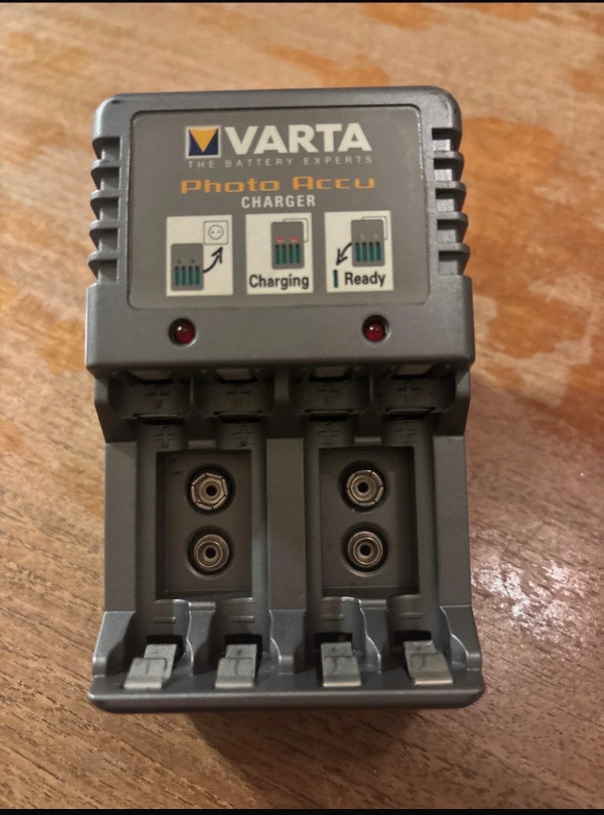 Varta Photo Accu Oplader - Type 57039, Gebruikt, Overige merken, Oplader, Opladen via netstroom