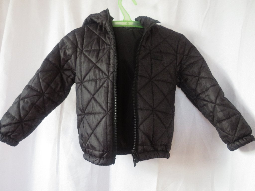 zwart jasje quilt en glad 2 zijdig draagbaar mt 110 DKNY, Gebruikt, Ophalen of Verzenden, Jongen, Jas
