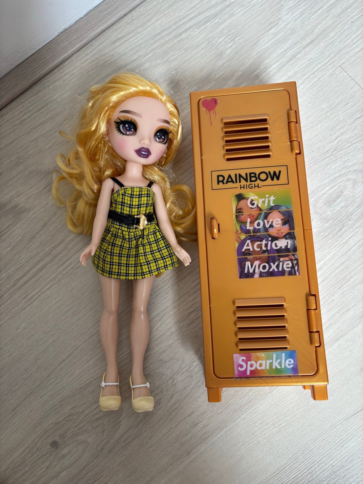 Rainbow High pop met kluisje, Ophalen of Verzenden, Zo goed als nieuw, Overige typen
