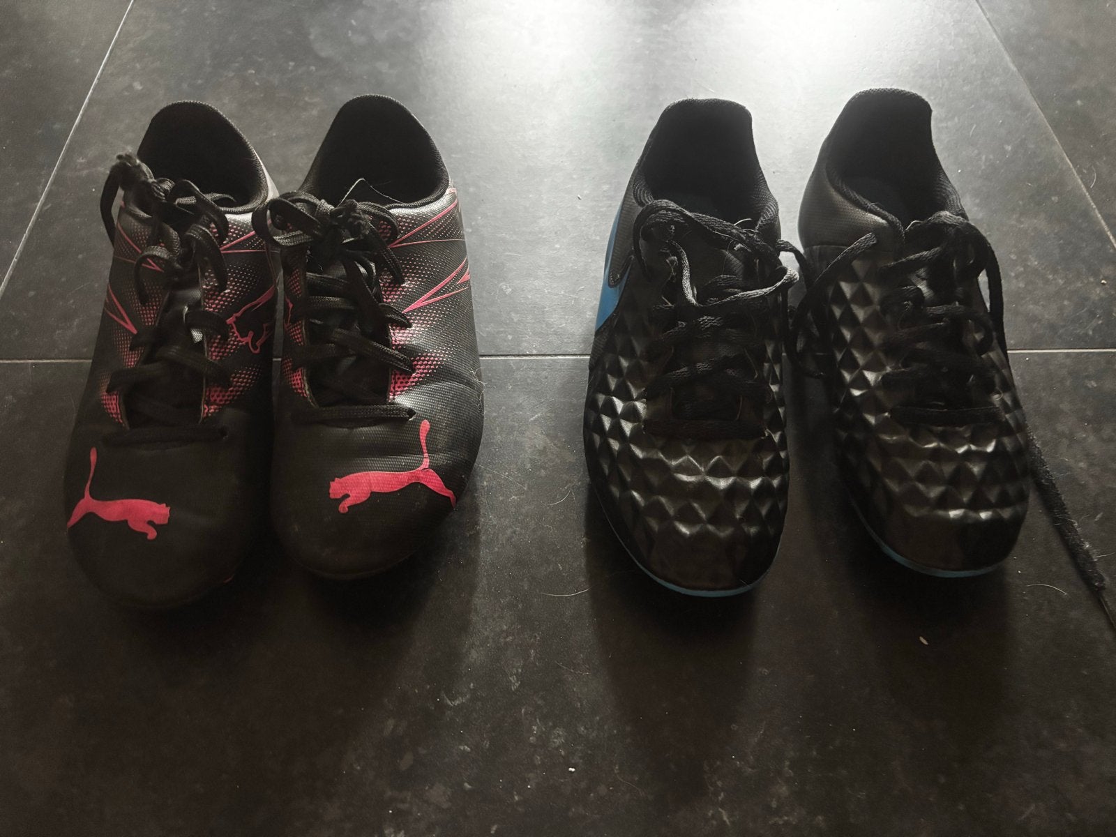 Voetbalschoenen: Puma roze/zwart & Tiempo blauw/zw mt35-35,5, Ophalen of Verzenden, Gebruikt, Schoenen