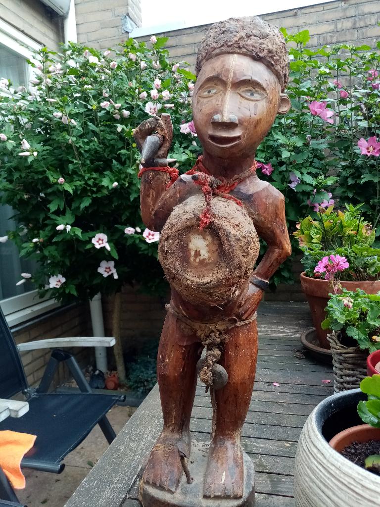 oud Kongo Nkisi Nkondi fetisjbeeld uit Centraal-Afrika 64 cm, Ophalen of Verzenden