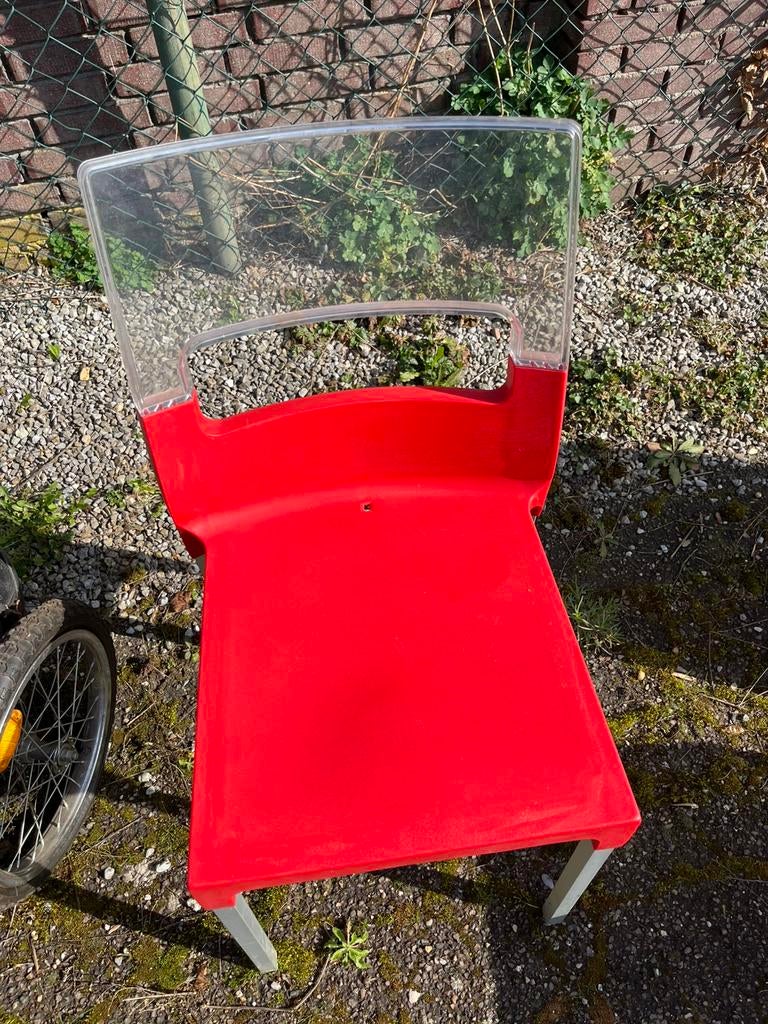 Design keuken stoel rood met plexiglas, Huis en Inrichting, Ophalen, Zo goed als nieuw, Rood, Eén