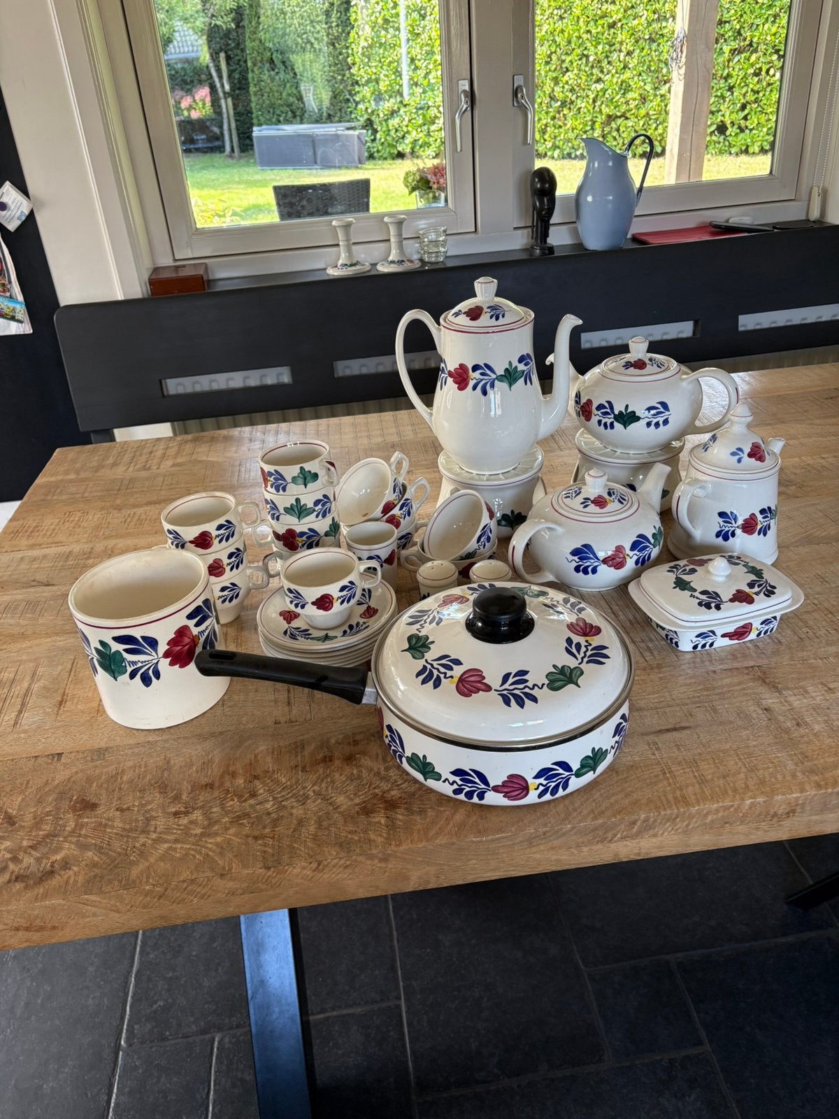 Grote collectie Boerenbont servies, Ophalen
