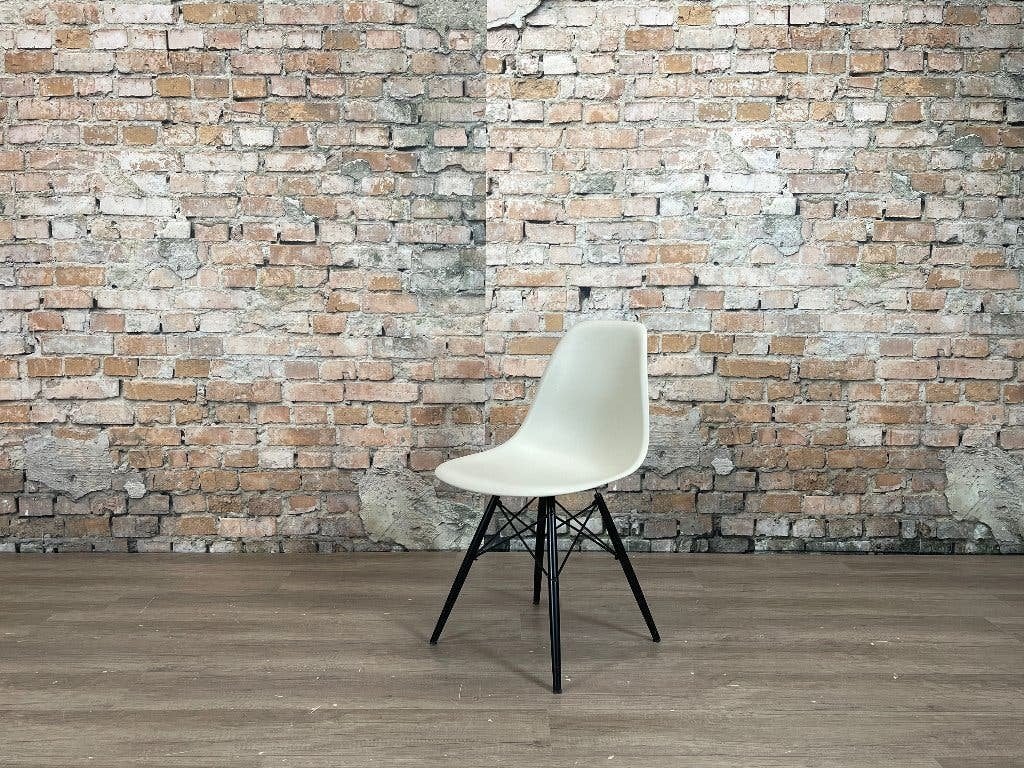 Vitra DSW kiezelsteen/zwart bij TheReSales, Ophalen, Design, Zo goed als nieuw, Vijf, Zes of meer stoelen