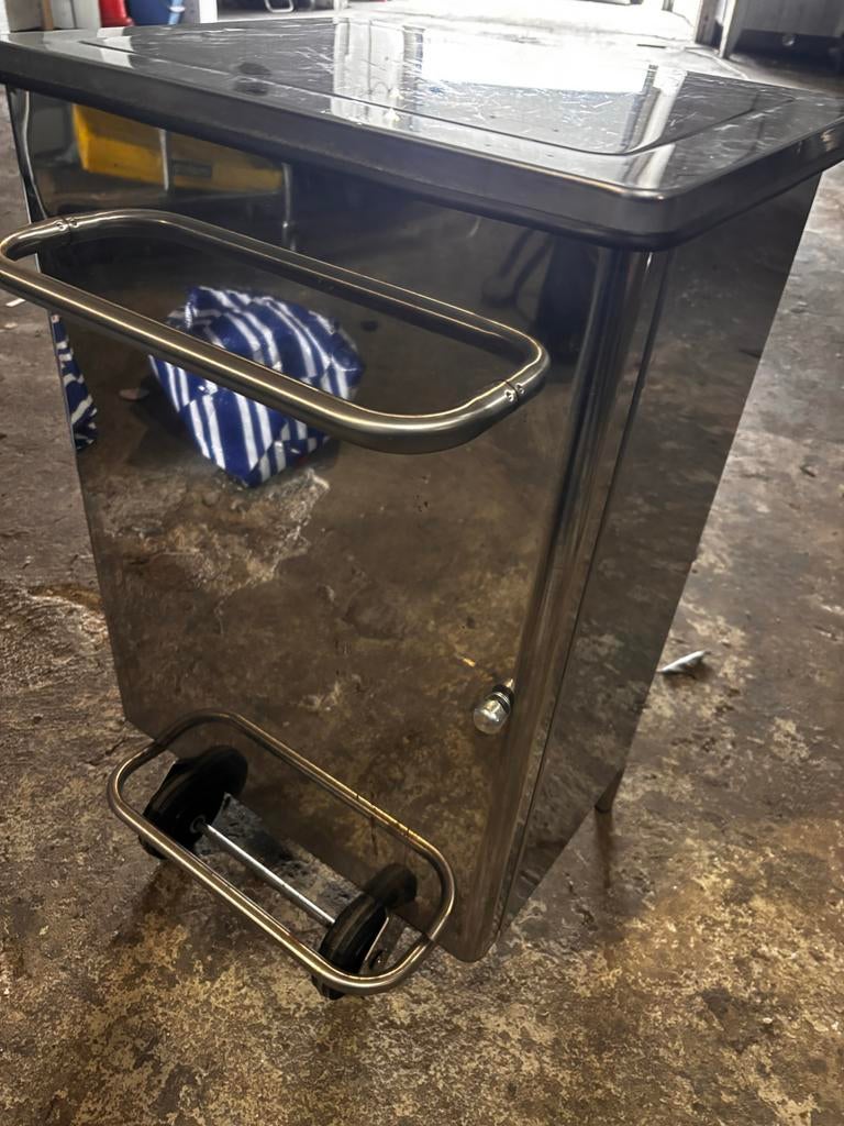 RVS Afvalemmer Horeca met Pedaal en Wielen, Ophalen, Met pedaal, 40 liter of meer, Zo goed als nieuw