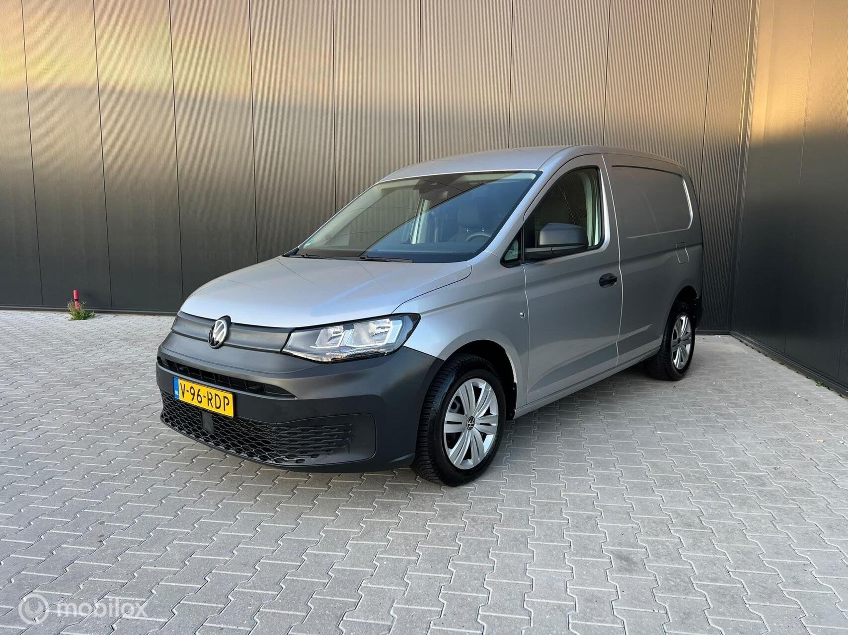 Volkswagen Caddy Cargo 1.5 TSI / AIRCO / PDC / NAVI, Auto's, 4 cilinders, Volkswagen, Bedrijf, Handgeschakeld