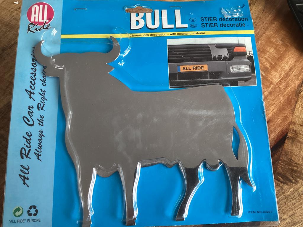STIER  DECORATIE VOOR OP  DE  GRIL VRACHTWAGEN OF  TRACTOR, Auto diversen, Overige Auto diversen, Ophalen of Verzenden