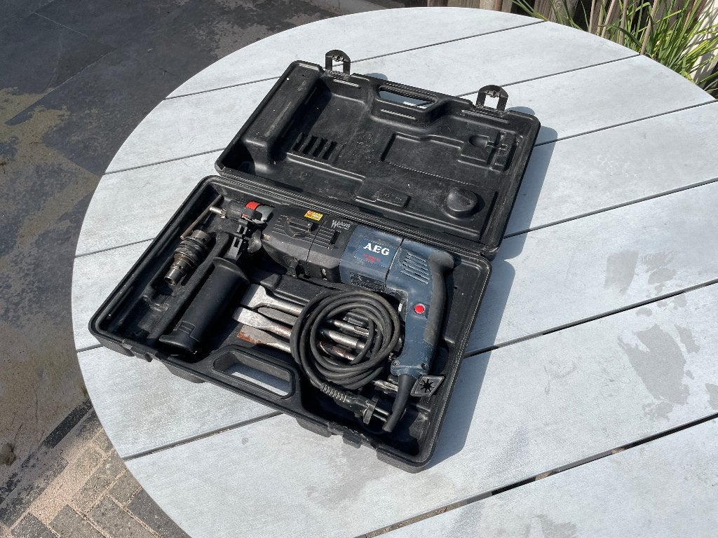 AEG Boorhamer met koffer en accessoires, Boor- en/of Breekhamer, Ophalen of Verzenden, Variabele snelheid, Gebruikt