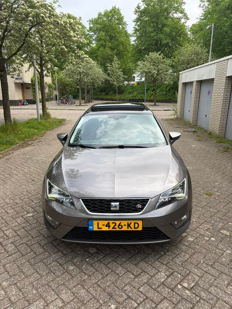 Seat Leon FR 1.4 TSI 150pk ACT | Pano | CarPlay | 2015, 1141 kg, 4 cilinders, Leon, 49 €/maand