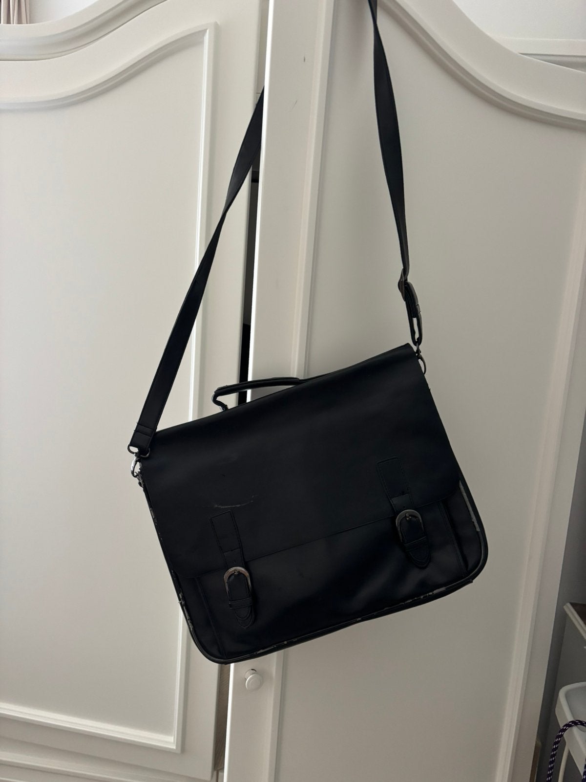 Black Leather Messenger Bag / Shoulder Bag, Ophalen, Zo goed als nieuw, Zwart, Schoudertasje