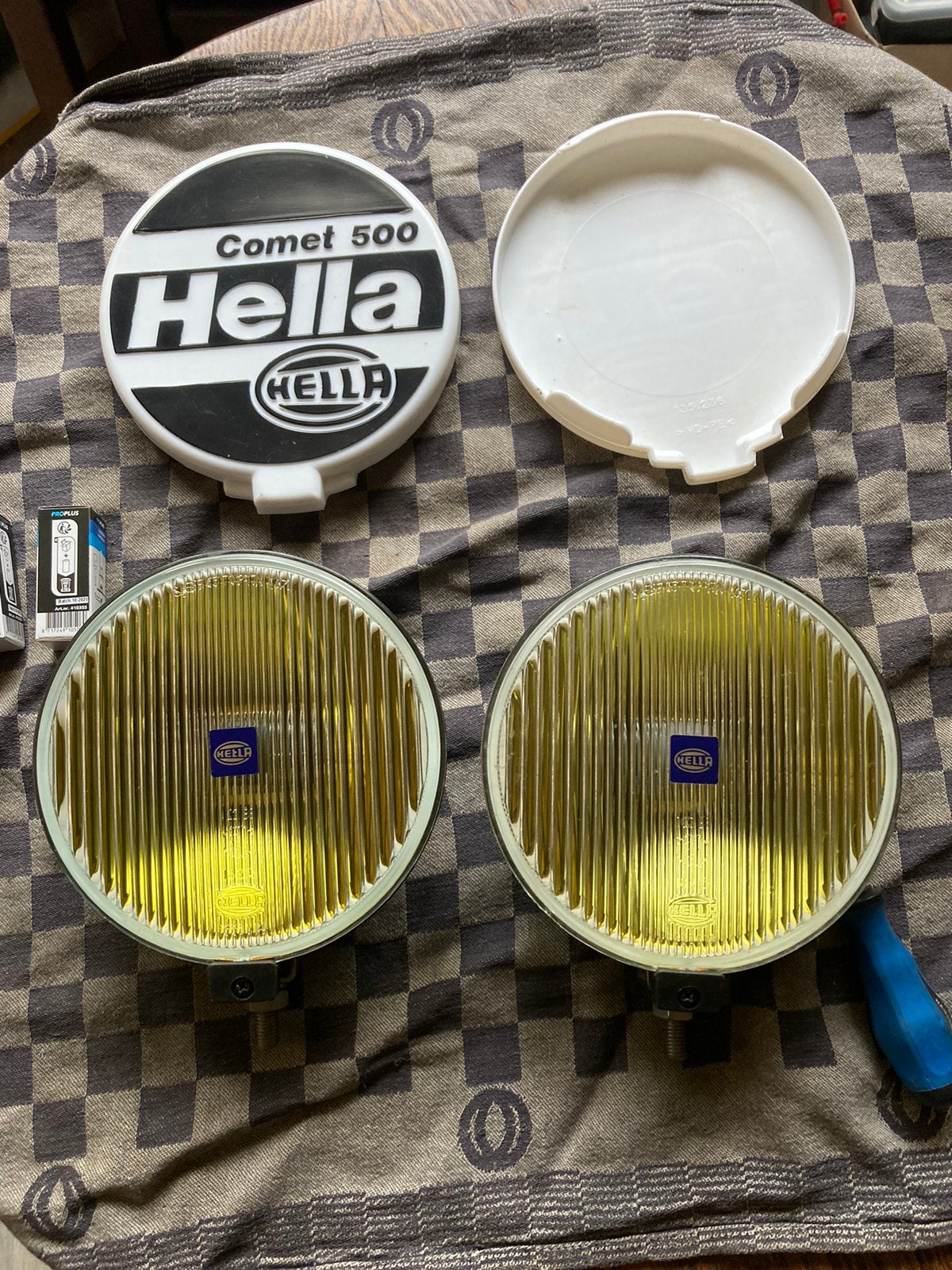 Oldtimer 2 Hella mistlampen met covers type comet 500, Auto-onderdelen, Ophalen of Verzenden, Gebruikt