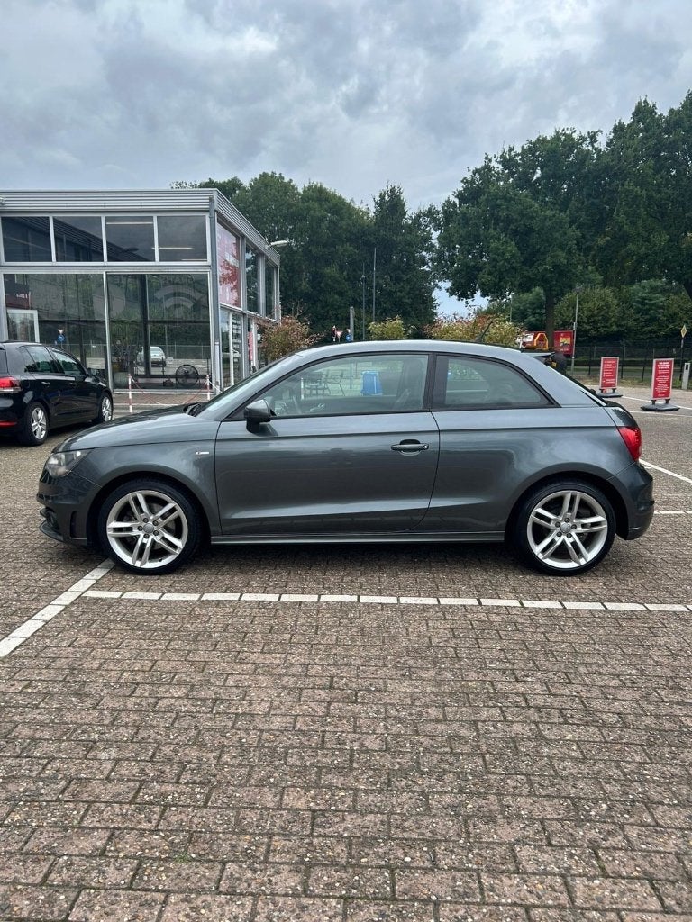 Audi A1 S-Line 2011 Grijs, Auto's, Euro 5, A1, Zwart, 4 cilinders