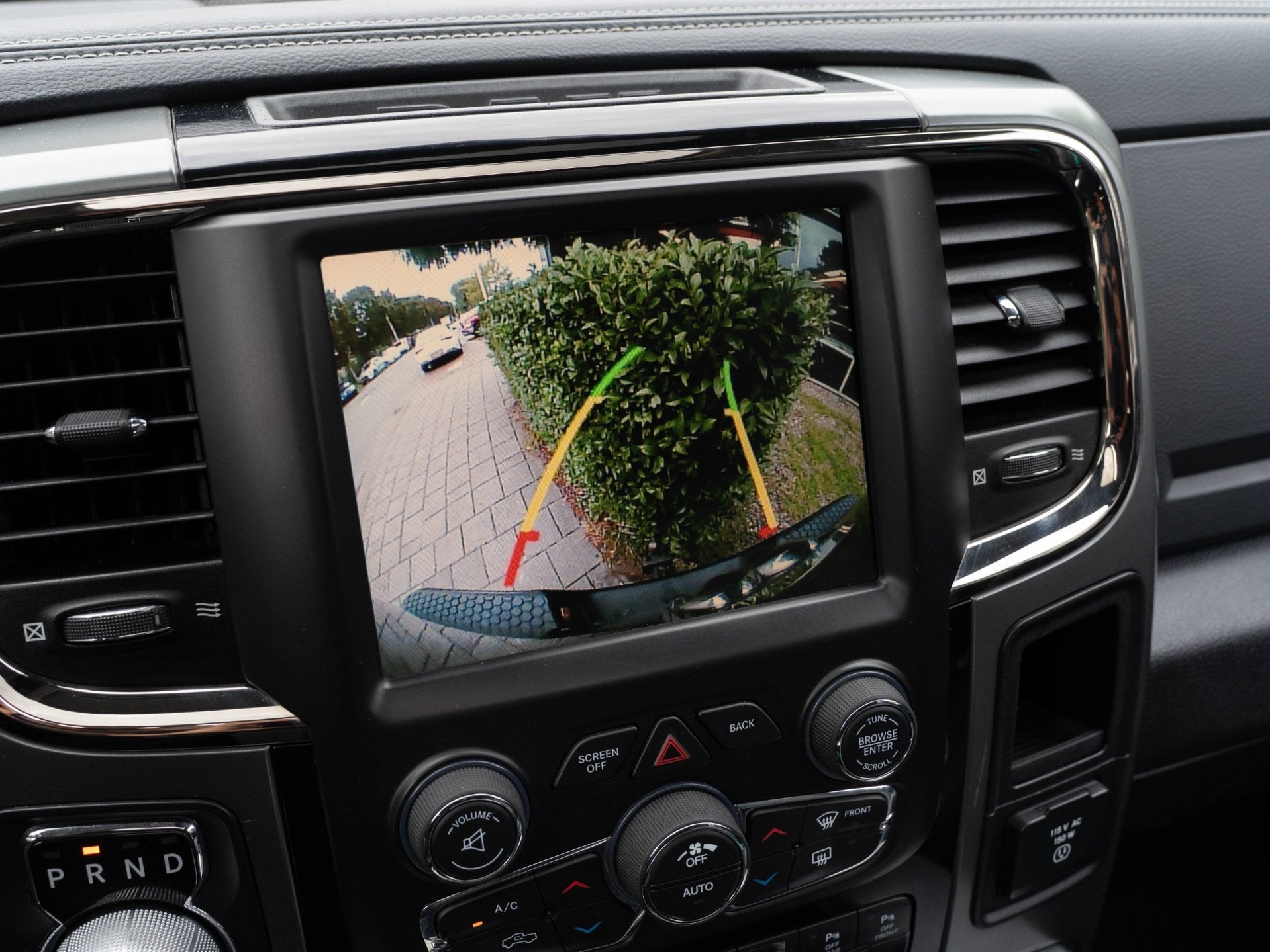 Dodge Ram 1500 5.7 V8 Quad Cab 6'4 - PANORAMADAK - STOEL VER, Auto's, Automaat, Achterwielaandrijving, Gebruikt, 5654 cc