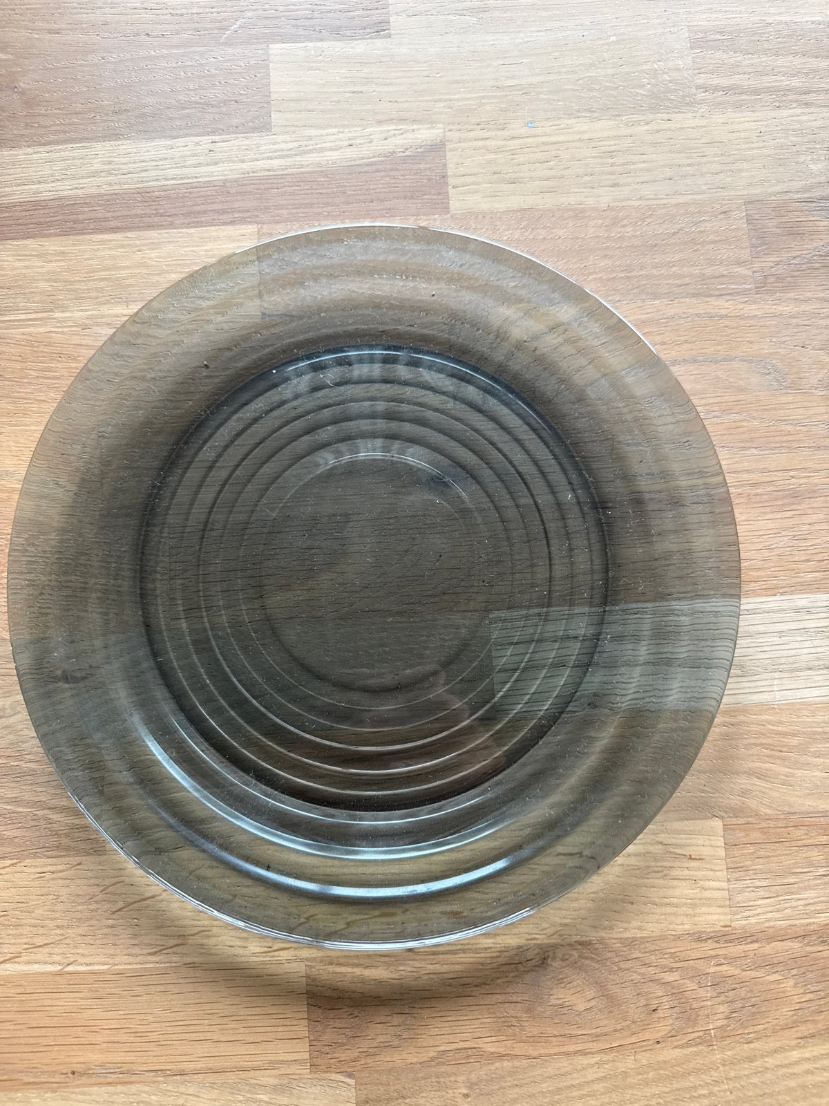 Vintage glazen bord van Arcoroc, rookglas, Gebruikt, Overige merken, Vintage, Ophalen of Verzenden