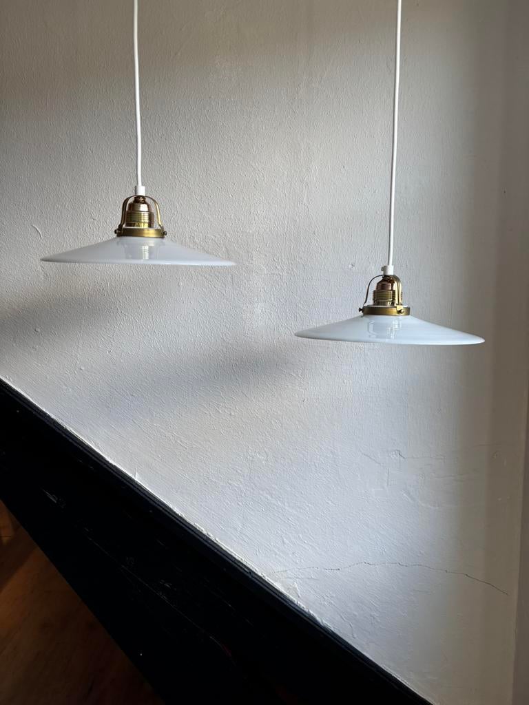 Set 2 vintage melkglas driehoek glazen opaline hanglamp wit, Huis en Inrichting, Lampen | Hanglampen, Ophalen of Verzenden, Zo goed als nieuw