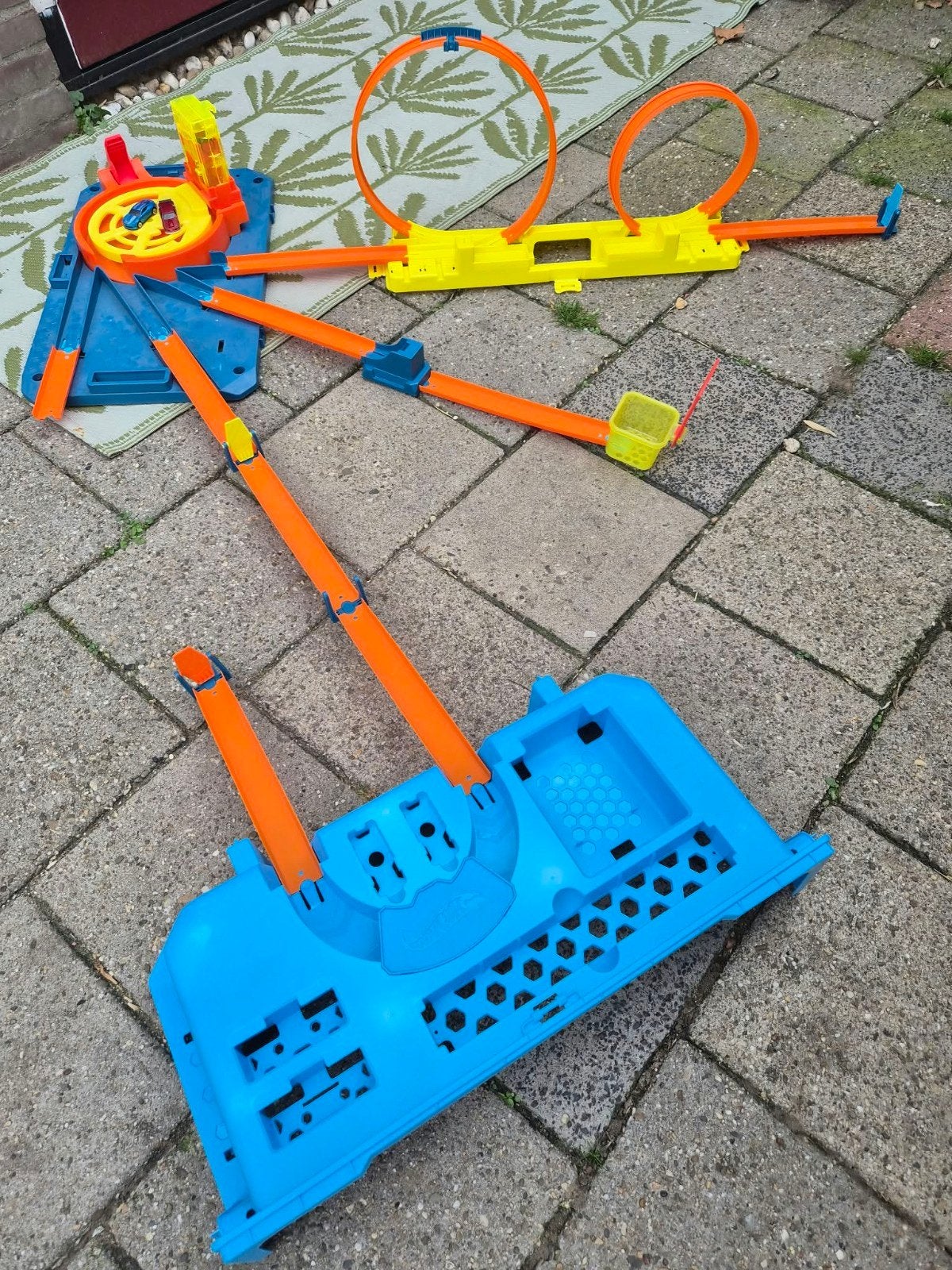 Hot Wheels grote racebaan, 2 auto's, zie alle foto's, Kinderen en Baby's, Racebaan, Ophalen of Verzenden, Zo goed als nieuw, Hot Wheels