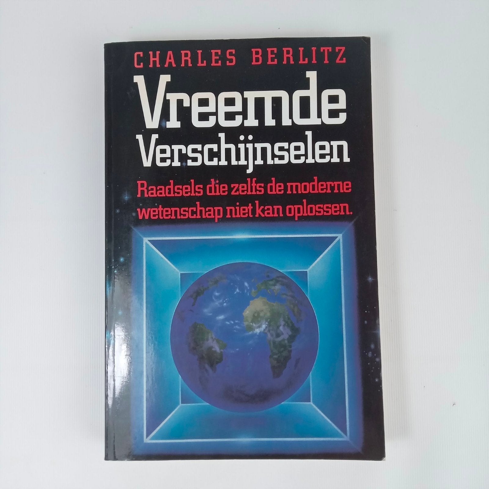Vreemde Verschijnselen - Charles Berlitz, Boeken, Ophalen of Verzenden, Gelezen, Natuurwetenschap