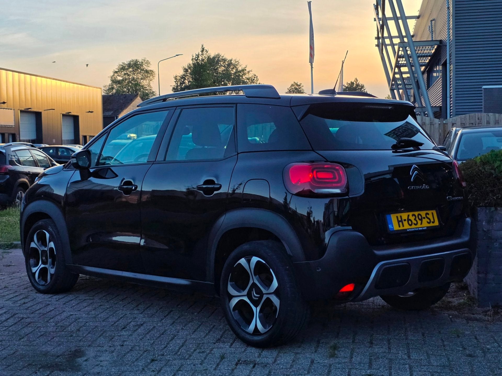Citroen C3 Aircross 1.2 PureTech S&S Shine | HIFI SYSTEM, Auto's, Gebruikt, Euro 6, 1199 cc, Zwart