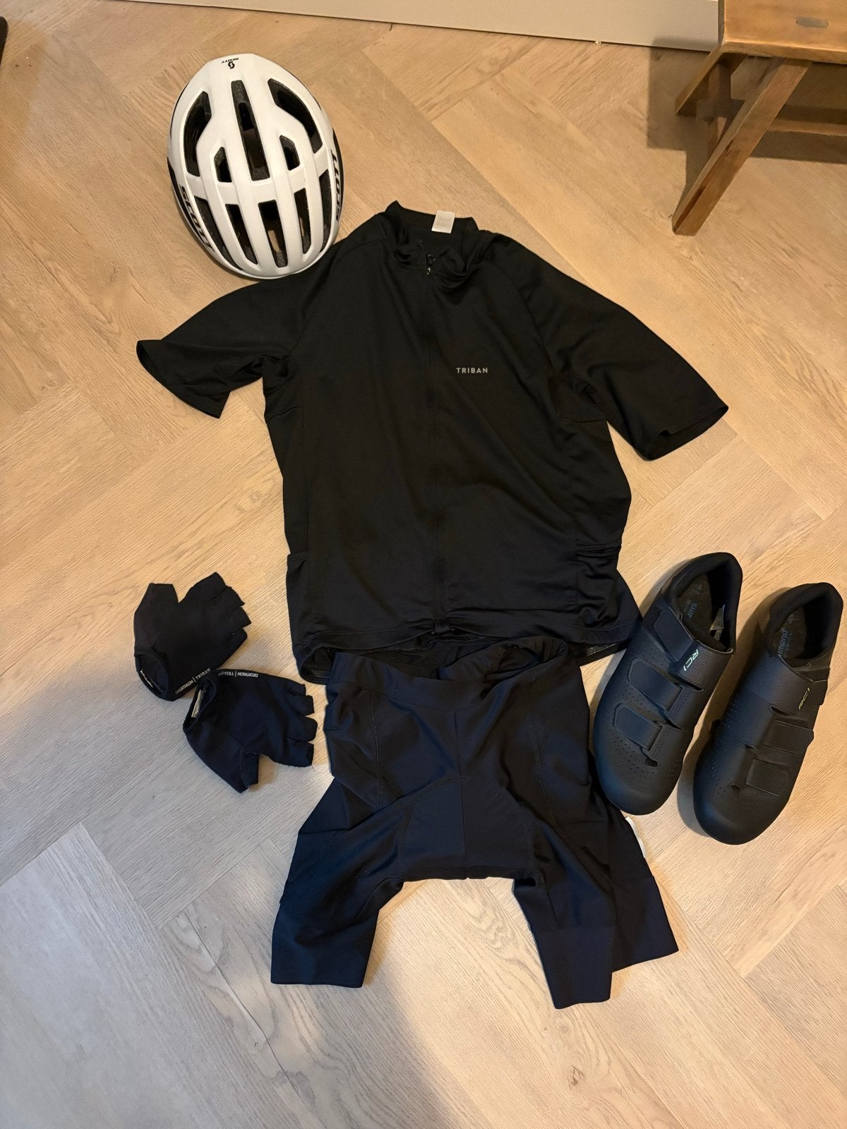 Fietskleding set: helm, shirt, broek, handschoenen, Ophalen of Verzenden, Gebruikt, Overige typen