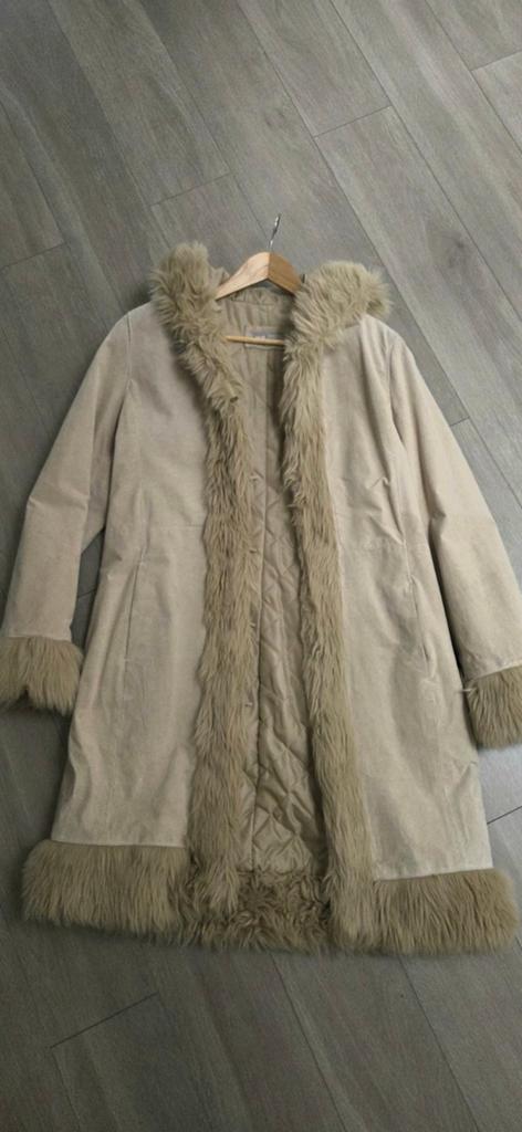 WE Fashion suède winterjas met 'faux fur ' bontrand 40-42, Kleding | Dames, Maat 42/44 (L), Ophalen of Verzenden, WE Fashion B.V.