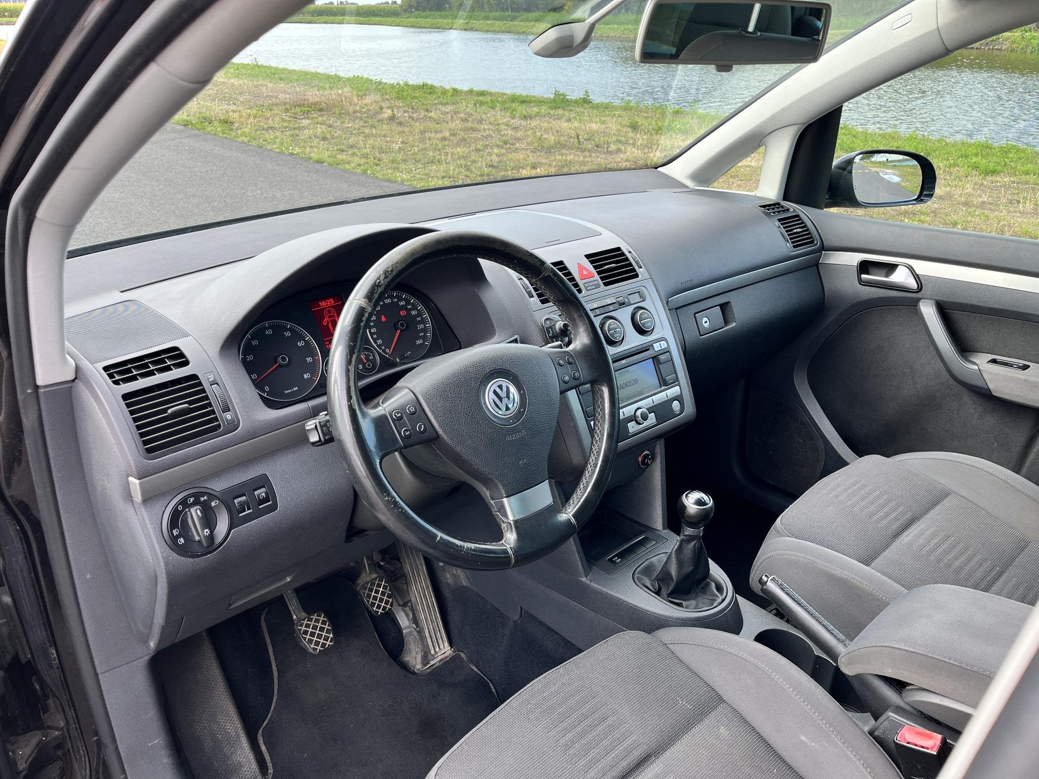 Foto 11 van Volkswagen Touran 1.4 TSI Highline Clima, cruise, stoelverwa