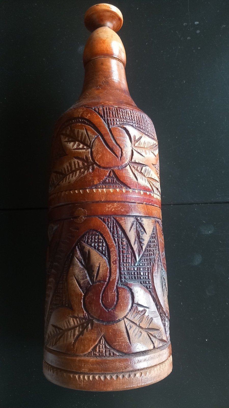 Unieke handgesneden houten fles met decoratieve details, Antiek en Kunst, Ophalen