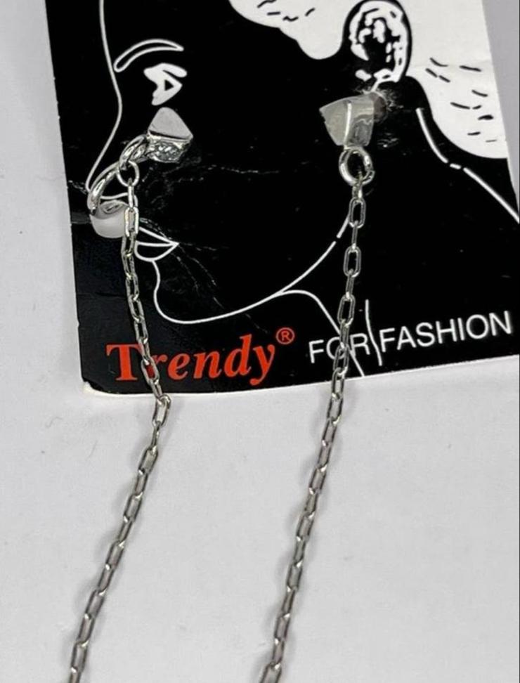 Trendy oorbel met neuspiercing ketting - Zilverkleurig, Ophalen of Verzenden, Nieuw, Overige materialen, Neuspiercing