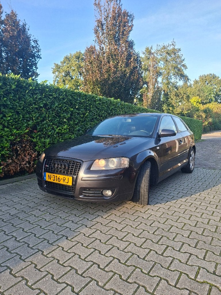 Audi A3 1.8 TFSI 160PK | S-Line | CarPlay |, Voorwielaandrijving, Stof, 1280 kg, Zwart