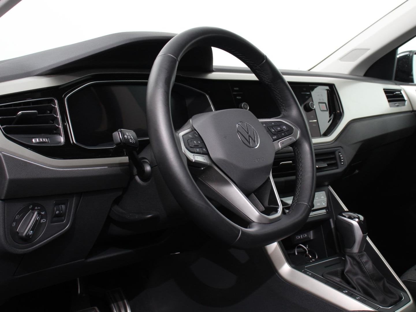 Volkswagen Polo 1.0 TSI Automaat Move Navigatie Apple Carpla, Auto's, Stof, Gebruikt, 95 pk, Zwart