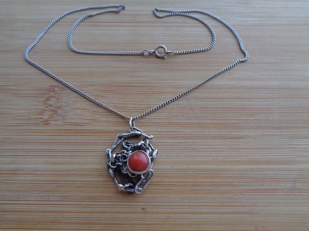 zilveren ketting met aparte hanger met bloedkoraal [814], Verzenden, Zilver, Ketting, Met edelsteen