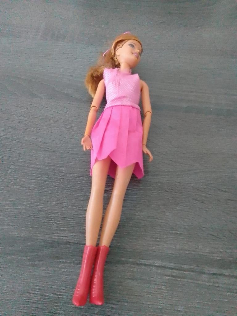 Barbie pop in roze jurk en rode laarzen, Ophalen, Barbie