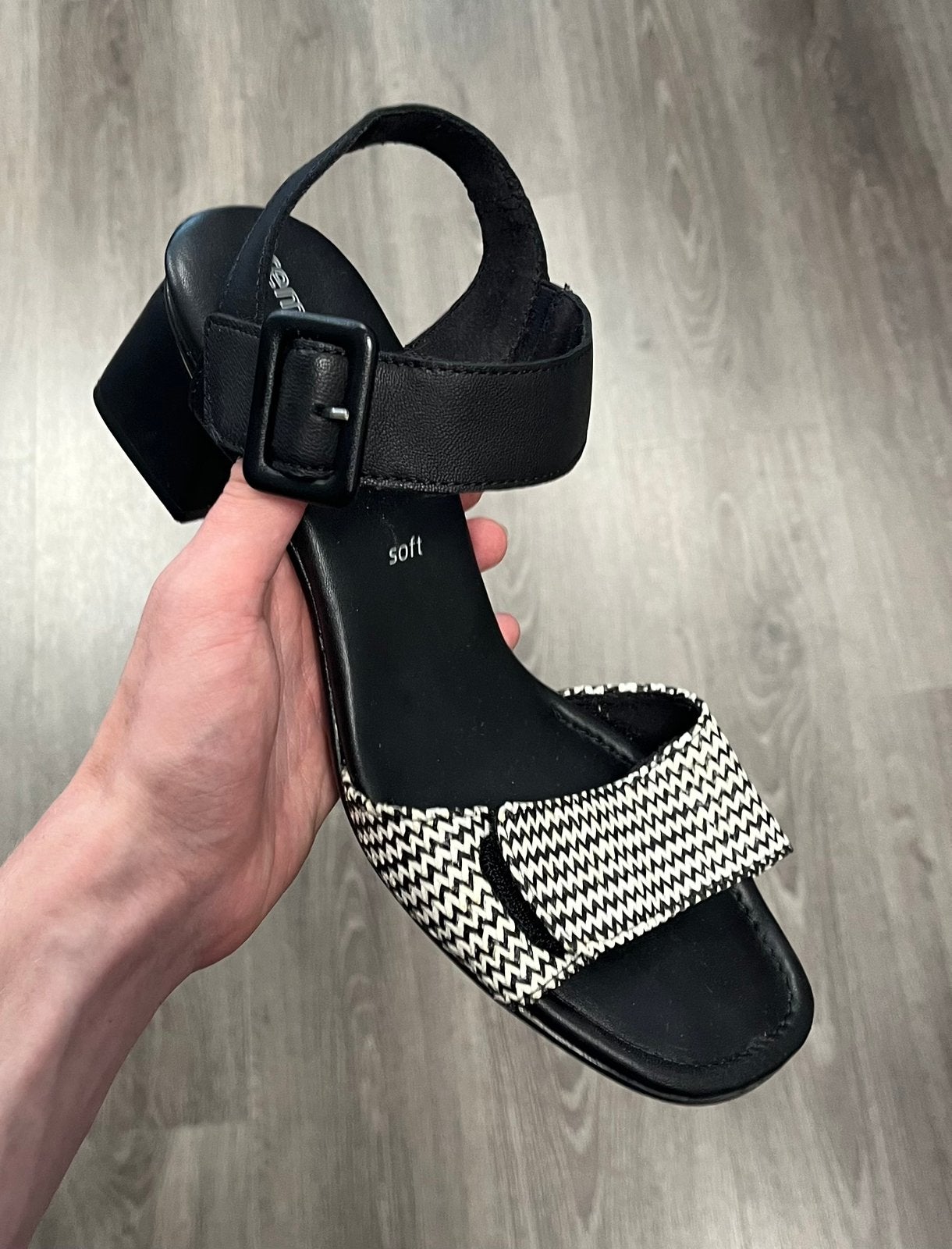 Remonte Soft lederen sandalen zwart wit - Maat 42, Zwart, Zo goed als nieuw, Sandalen of Muiltjes, Ophalen of Verzenden