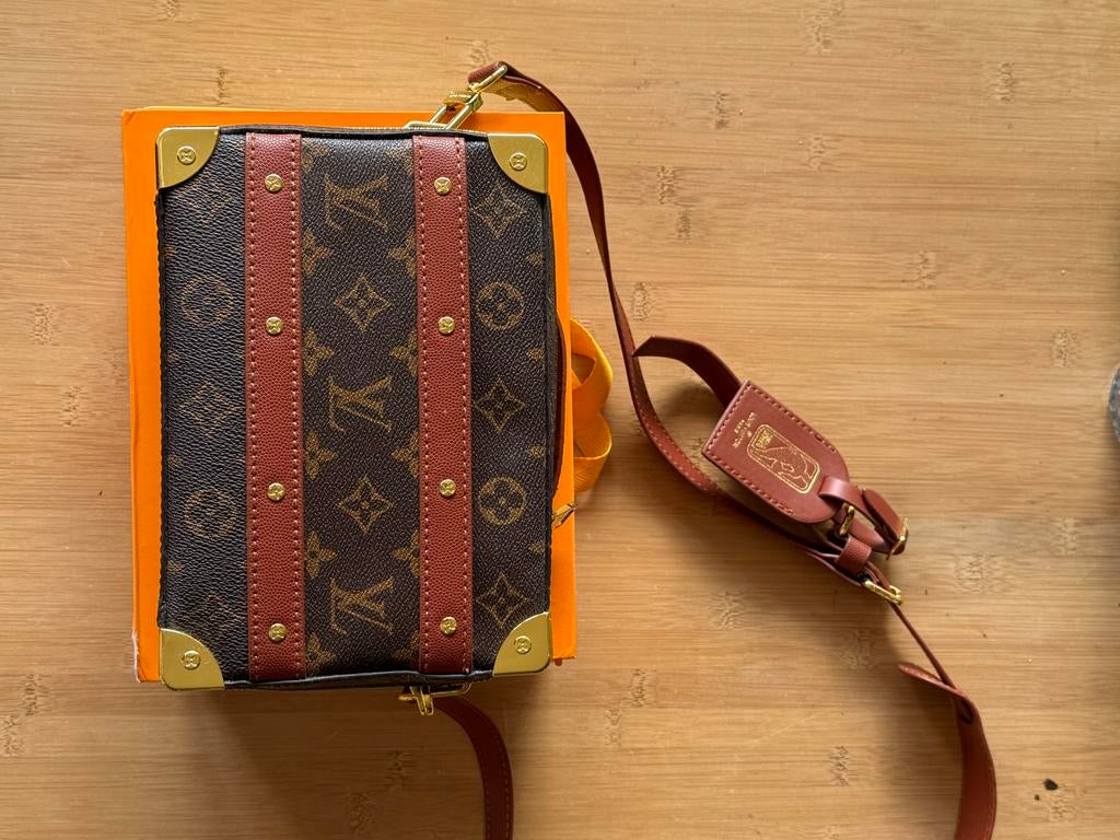 Louis Vuitton x NBA Legacy Handle Trunk, Ophalen, Zo goed als nieuw, Bruin, Overige typen