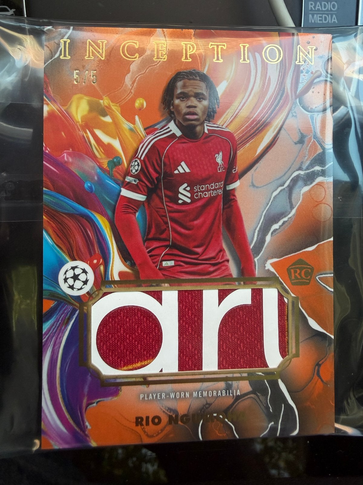 Topps Inception Rio Ngumoha Liverpool FC Rookie Patch 5/5, Ophalen of Verzenden, Zo goed als nieuw, Buitenlandse clubs, Spelerskaart