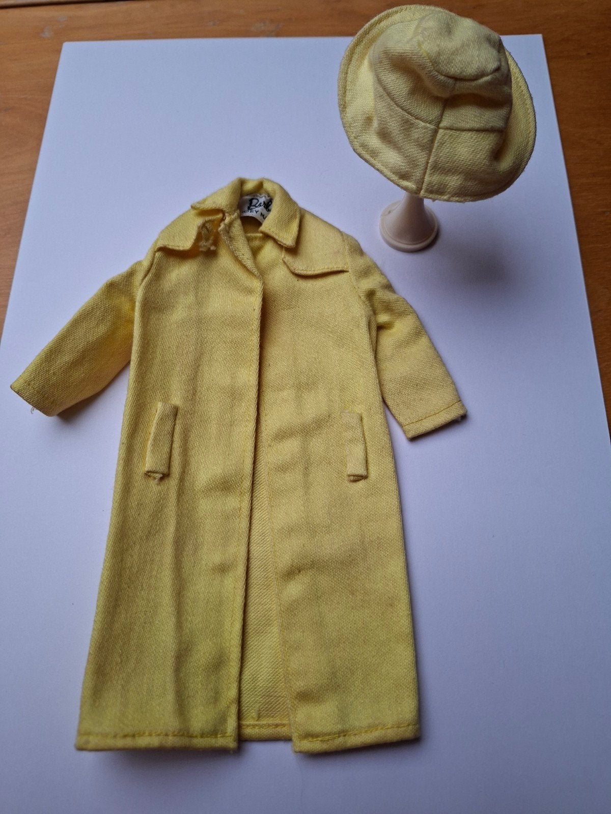 Vintage Barbie Gele Regenjas met Hoedje - Mattel, Ophalen of Verzenden, Gebruikt