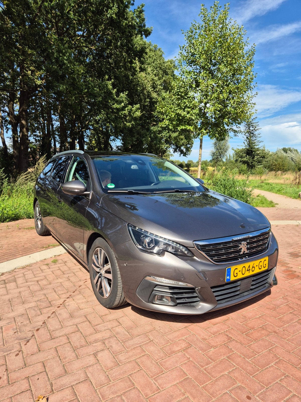 Peugeot 308 sw 1.2 Premium, Auto's, Voorwielaandrijving, Dealer onderhouden, ABS, Zwart