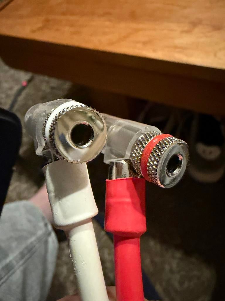 Furutech Alpha S25 Luidsprekerkabel met Banaanpluggen, Ophalen of Verzenden, Zo goed als nieuw, Minder dan 2 meter, Luidsprekerkabel