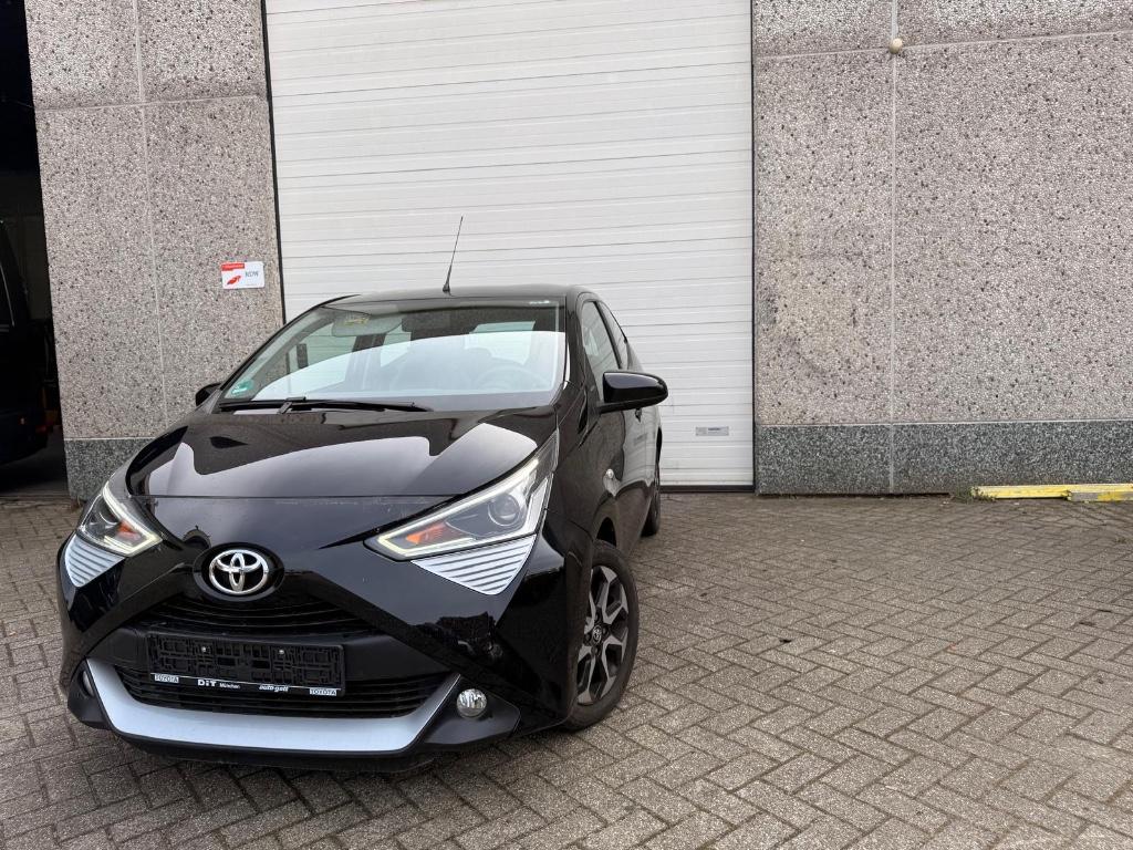 Toyota Aygo X-play Team D bj 2020 27.000km Camera Navi, Voorwielaandrijving, Stof, Euro 6, Zwart