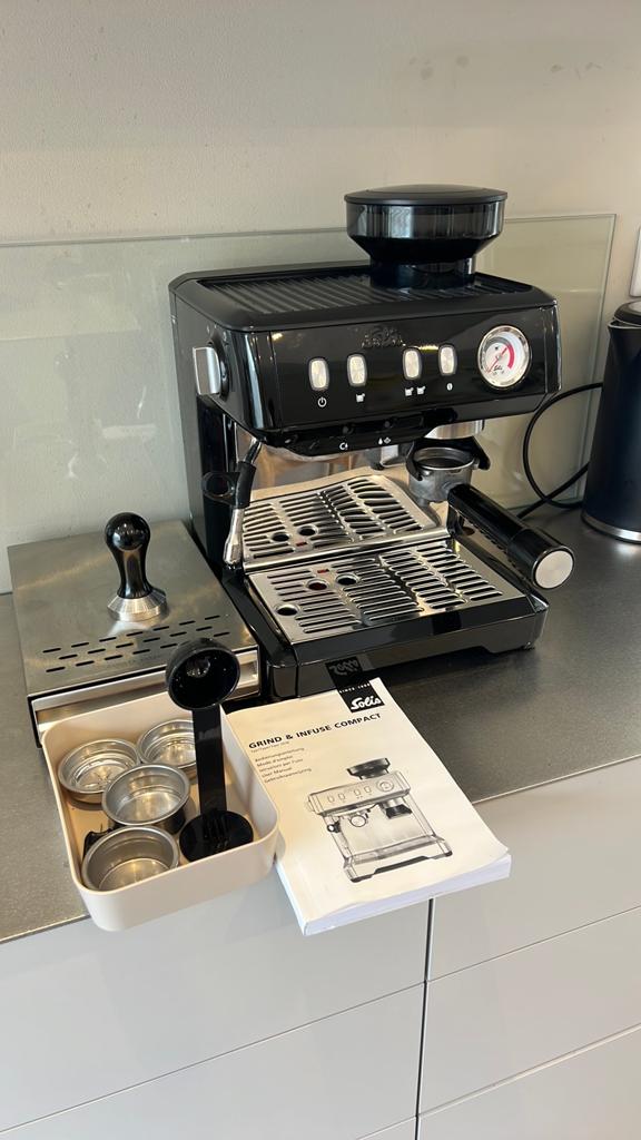 Espresso koffie machine solis met bonenmaler, Ophalen, Zo goed als nieuw, Espresso apparaat