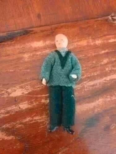 poppenhuis miniaturen caco popje 10 cm man nr 9 vintage, Verzamelen, Poppenhuizen en Toebehoren, Ophalen of Verzenden, Zo goed als nieuw