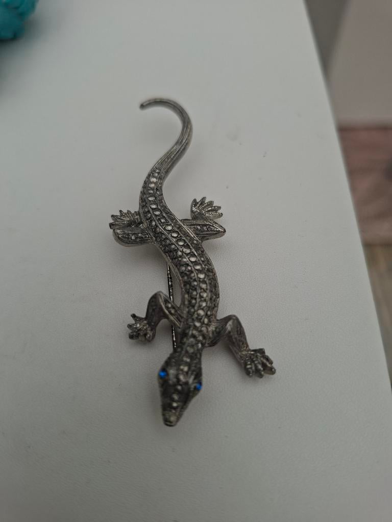 Salamander hagedis blauwe ogen, Sieraden, Tassen en Uiterlijk, Broches, Ophalen, Zo goed als nieuw, Blauw, Overige materialen