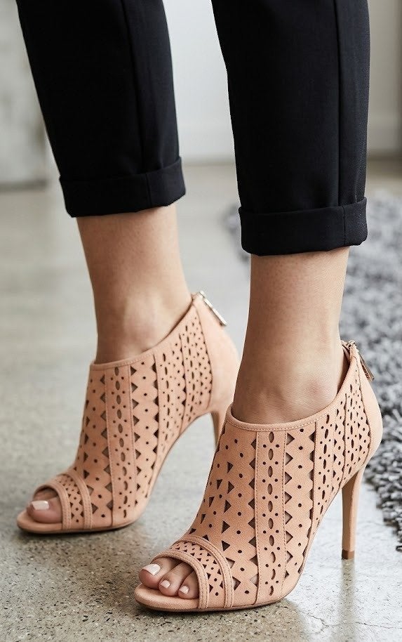 Karen Millen mooi suede pumps enkellaarzen maat 38, Karen Millen, Zwart, Nieuw, Ophalen of Verzenden
