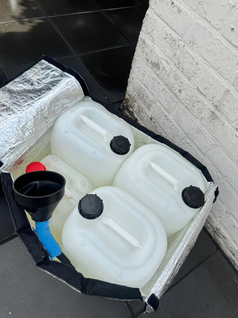 Jerrycans, Ophalen of Verzenden