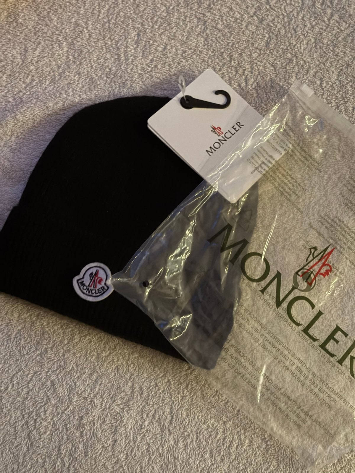 Moncler Muts - Zwart, Ophalen of Verzenden, Nieuw, Maat 38/40 (M), Muts