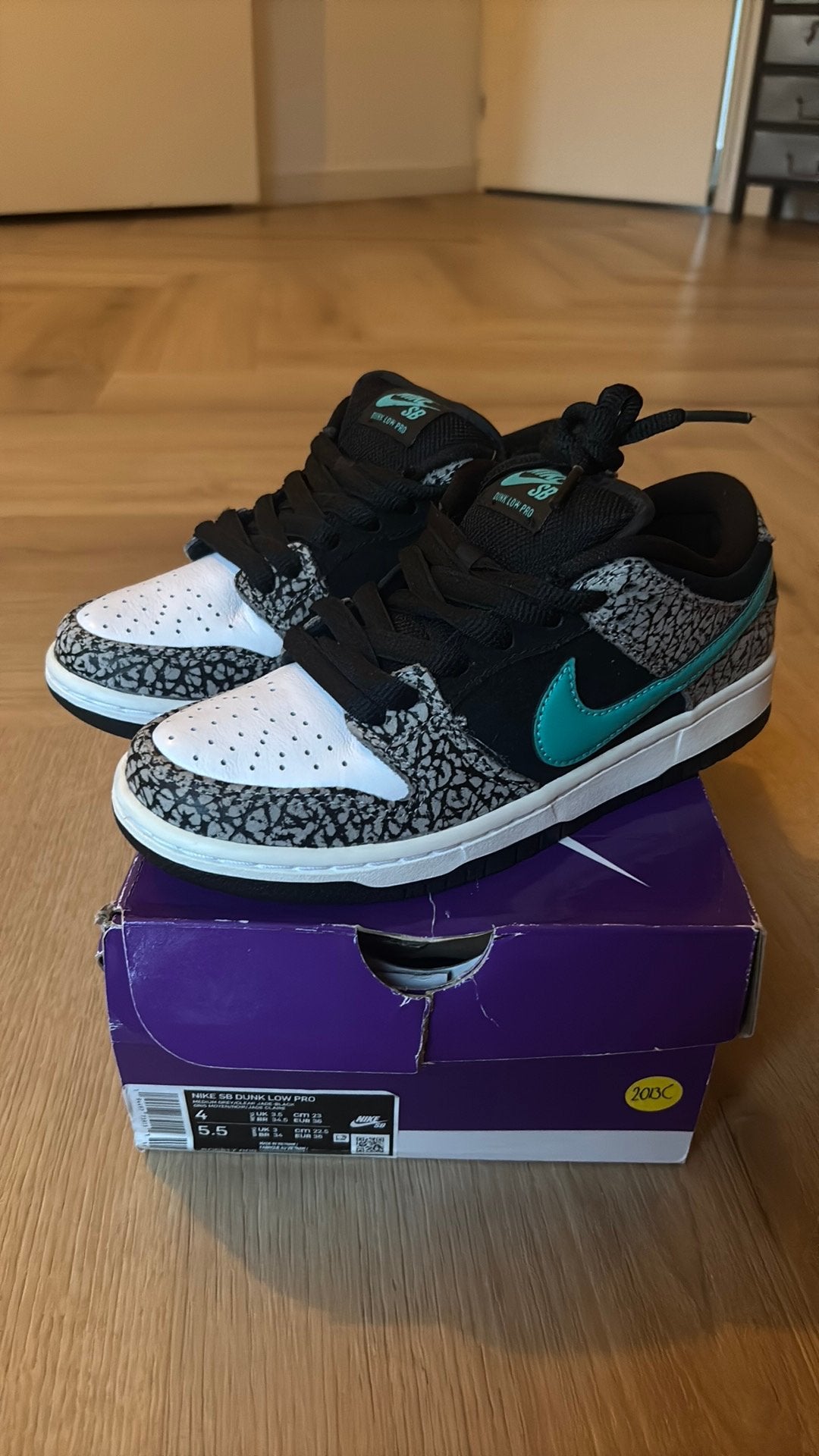 Nike SB dunk elephant 36, Ophalen of Verzenden, Nieuw, Sneakers of Gympen