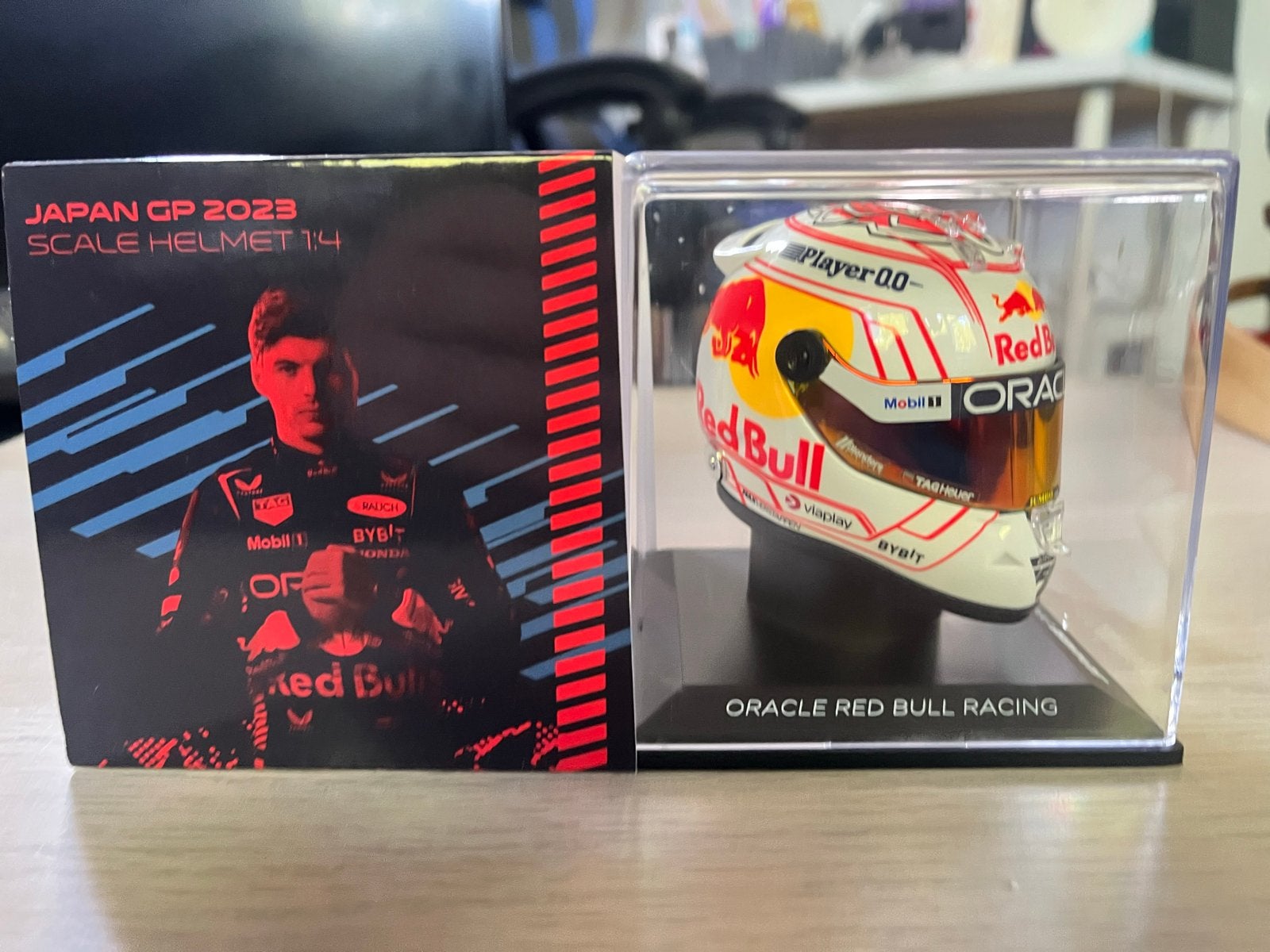Max Verstappen Japan GP 2023 Schaalhelm 1:4 Red Bull Racing, Ophalen of Verzenden, Zo goed als nieuw, Formule 1