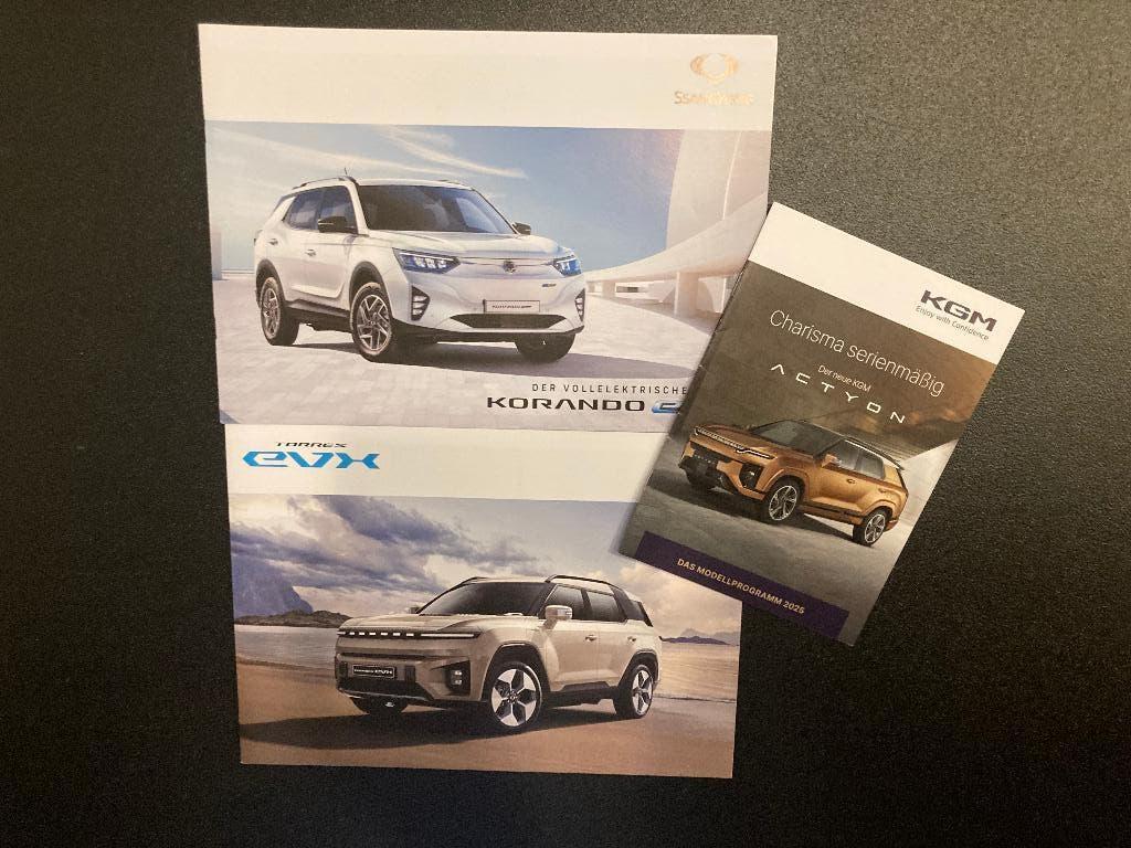 T E A B : 3 verschillende SSangyong/KGM folders / brochures, Ophalen, Zo goed als nieuw, Overige merken
