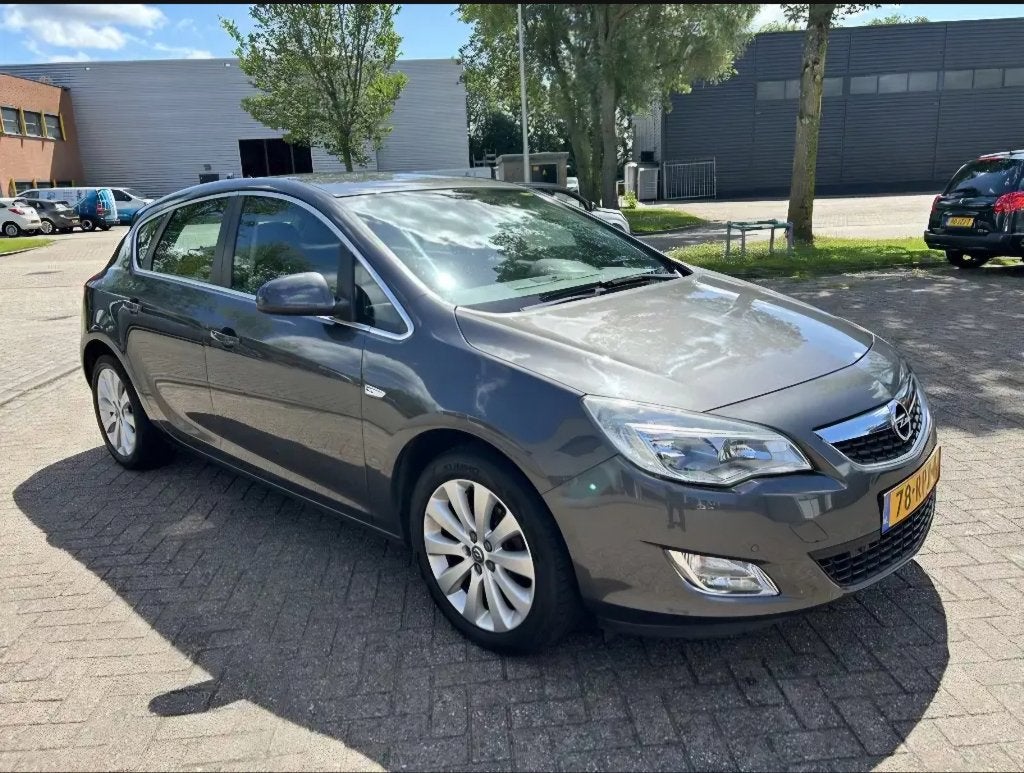 Opel Astra 1.4 Turbo AUTOMAAT 2011 Grijs, Auto's, 15 km/l, 680 kg, 4 cilinders, 1353 kg