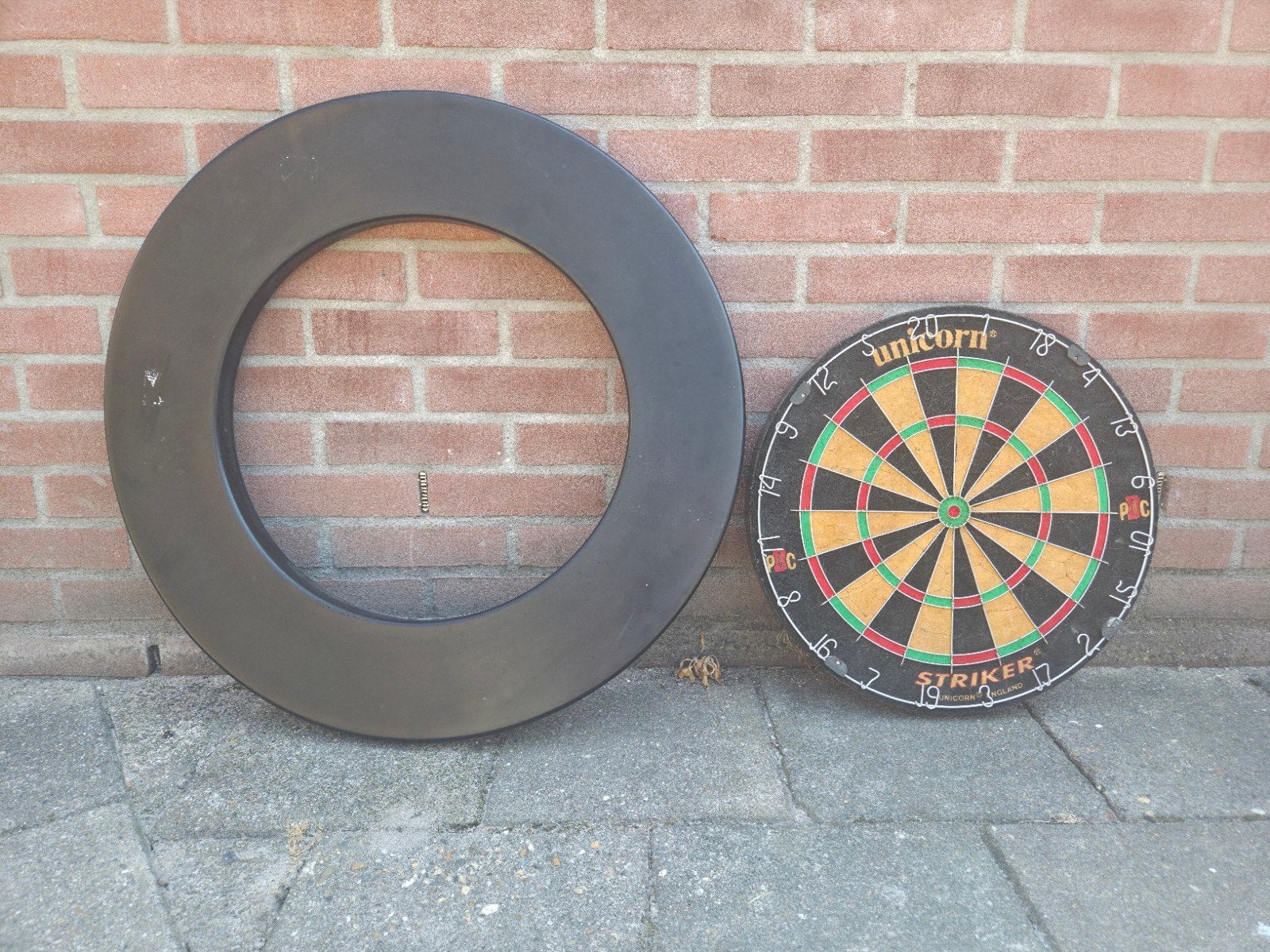 Unicorn Dartbord met Surround Ring, Sport en Fitness, Darts, Ophalen, Gebruikt, Dartbord