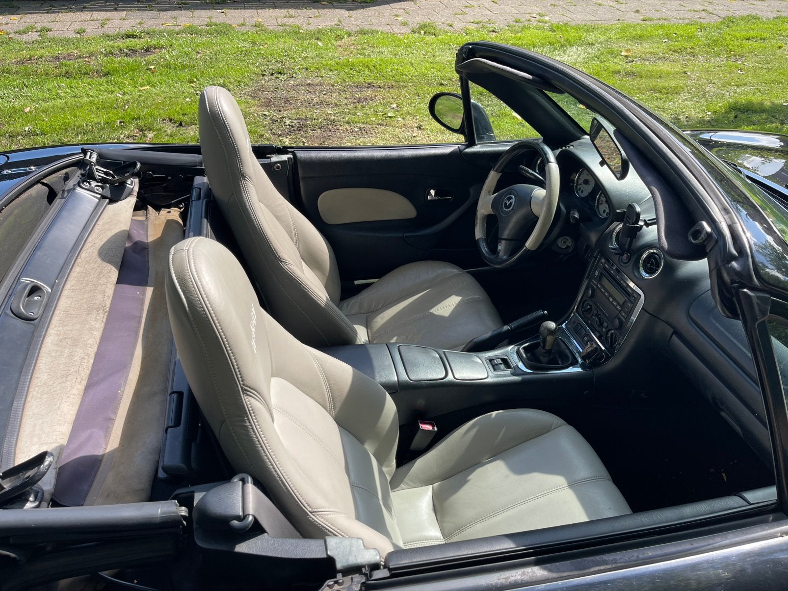 Foto 7 van Mazda MX-5 1.6 I 2003 Zwart
